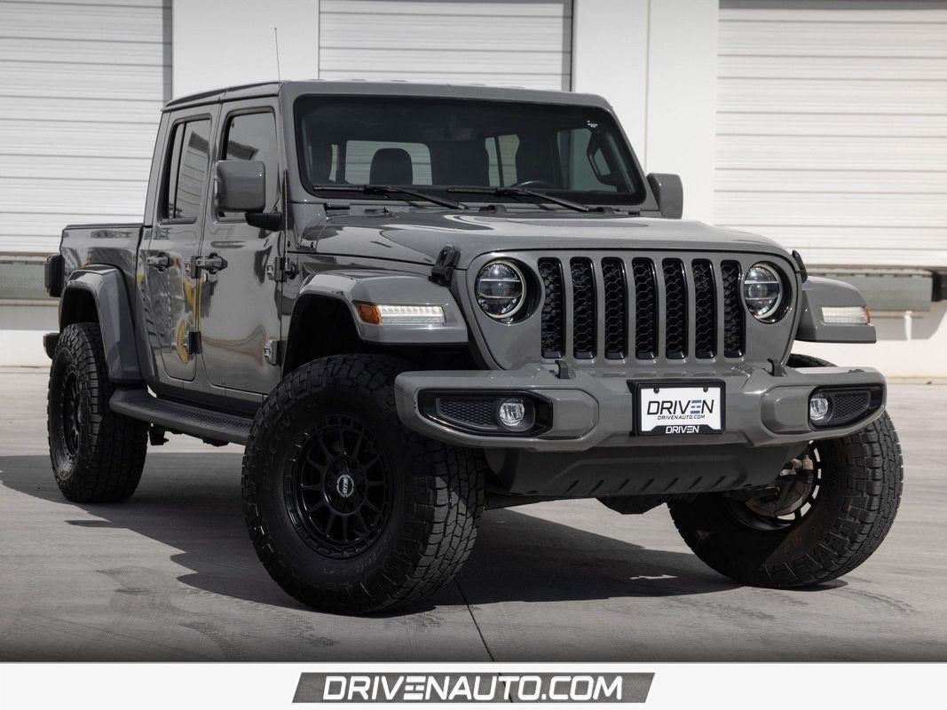 2022 Jeep Gladiator High Altitude in Sting-Gray Clearcoat — front three-quarter view